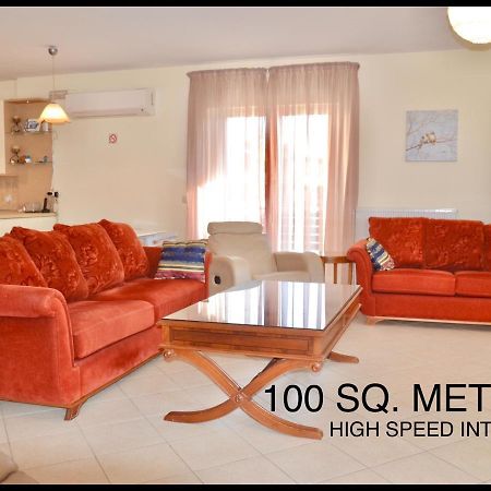 Giorgos Large Size Apartments -Family Friendly With Free Parking And Yard Views Iráclio Exterior foto