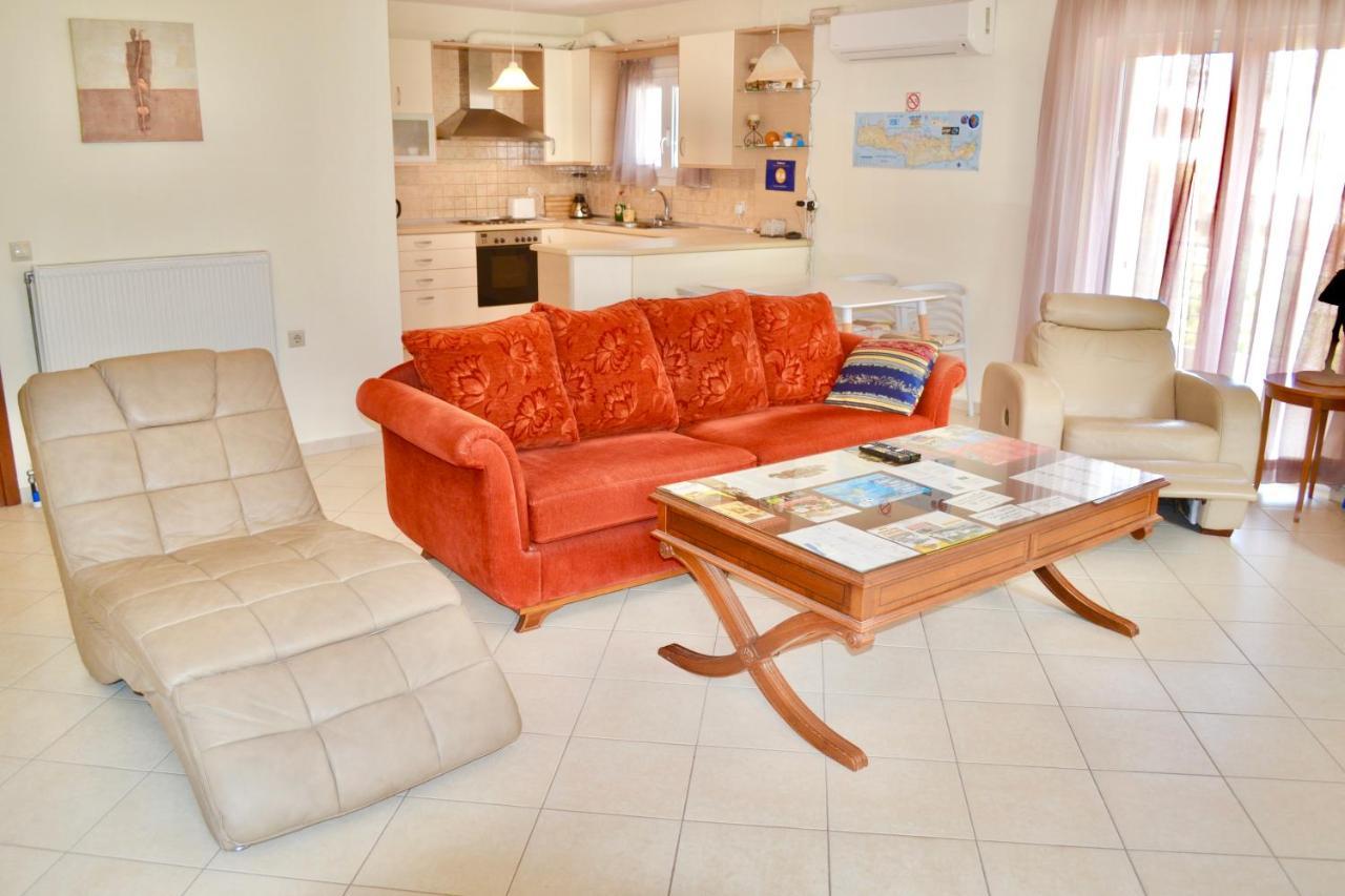 Giorgos Large Size Apartments -Family Friendly With Free Parking And Yard Views Iráclio Exterior foto