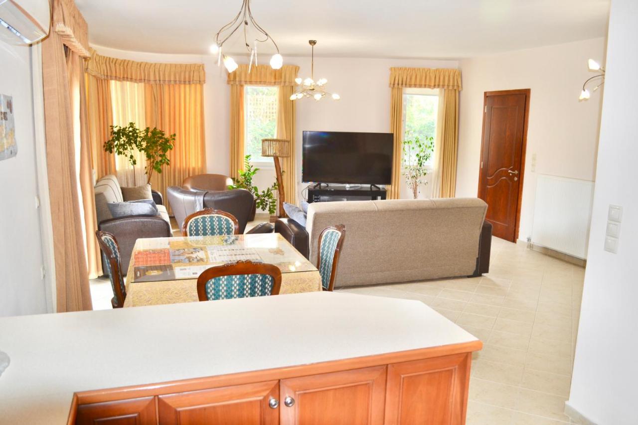Giorgos Large Size Apartments -Family Friendly With Free Parking And Yard Views Iráclio Exterior foto
