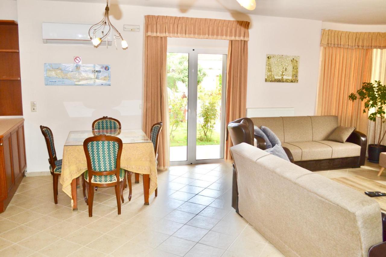 Giorgos Large Size Apartments -Family Friendly With Free Parking And Yard Views Iráclio Exterior foto