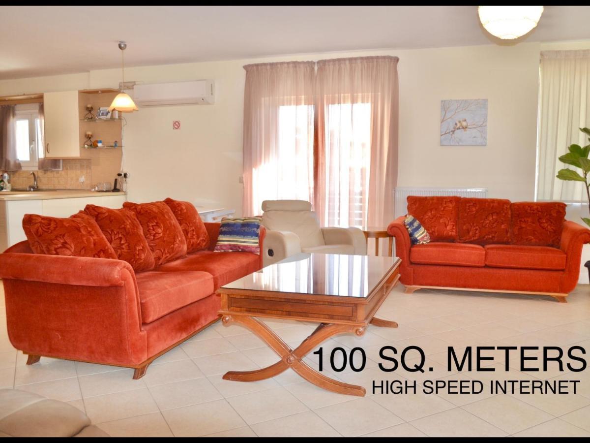 Giorgos Large Size Apartments -Family Friendly With Free Parking And Yard Views Iráclio Exterior foto