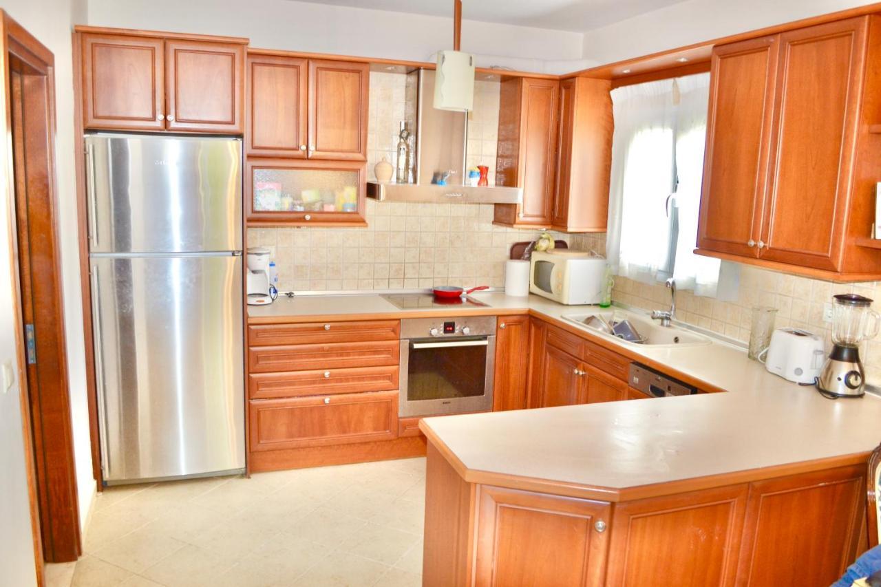 Giorgos Large Size Apartments -Family Friendly With Free Parking And Yard Views Iráclio Exterior foto