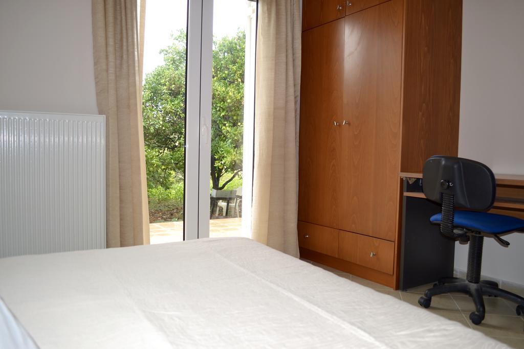 Giorgos Large Size Apartments -Family Friendly With Free Parking And Yard Views Iráclio Exterior foto