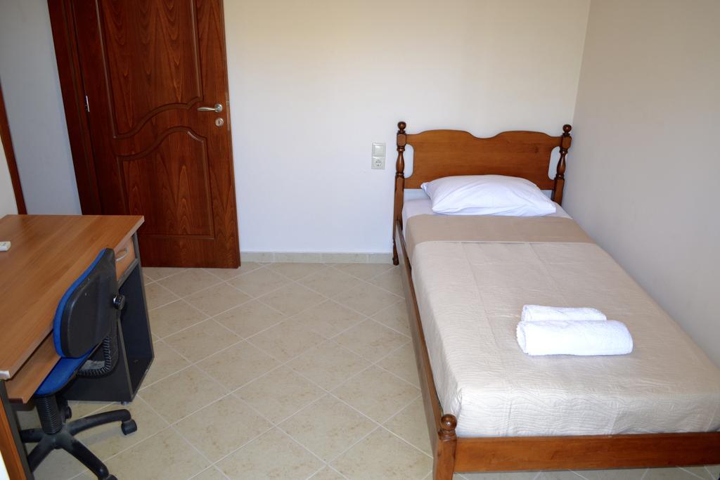Giorgos Large Size Apartments -Family Friendly With Free Parking And Yard Views Iráclio Exterior foto